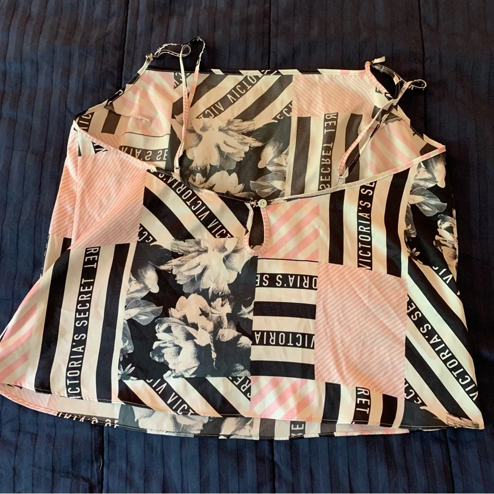 Victoria’s Secret Tank Size Large - Picture 6 of 8